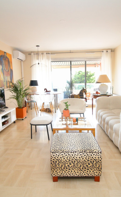 Séjour lumineux avec terrasse de 11 m² exposée ouest