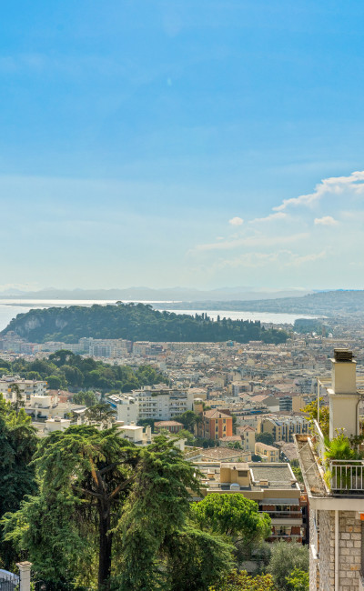 3 pièces de 89m2 entièrement rénové avec terrasse vue mer