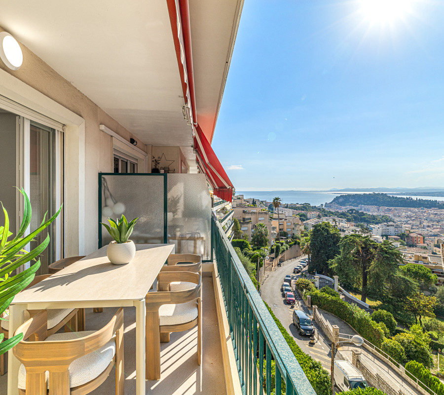 Nice - Mont Alban - Grand 3 pièces de 89,05 m² entièrement rénové avec terrasse, garage et vue mer 