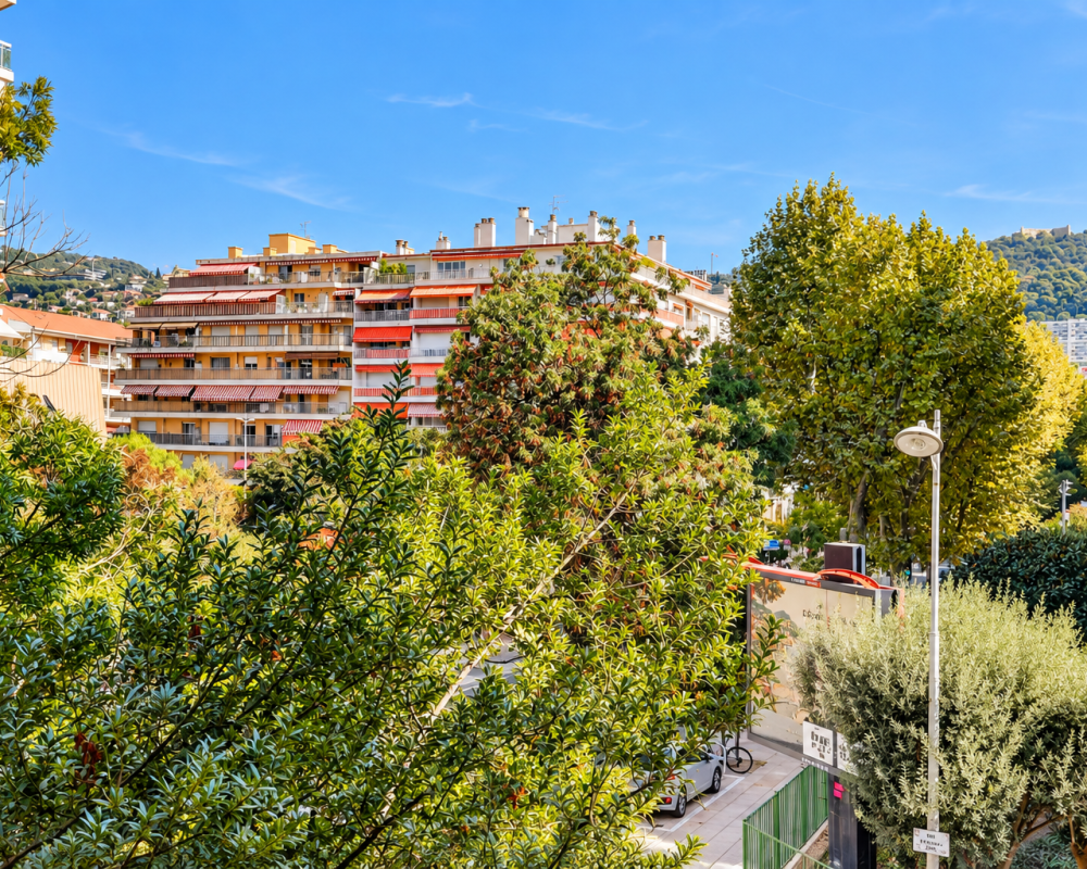 Nice - Riquier - Coquet studio de 21 mÂ² dans une rÃ©sidence avec gardien et piscine