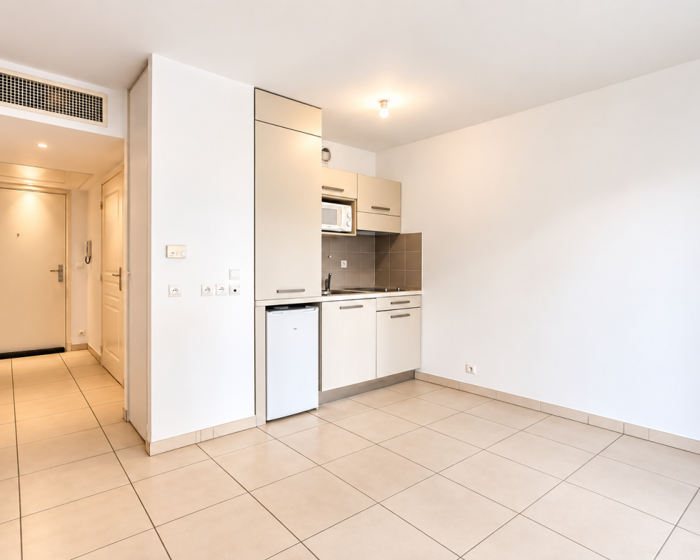 Nice - Riquier - Coquet studio de 21 mÂ² dans une rÃ©sidence avec gardien et piscine