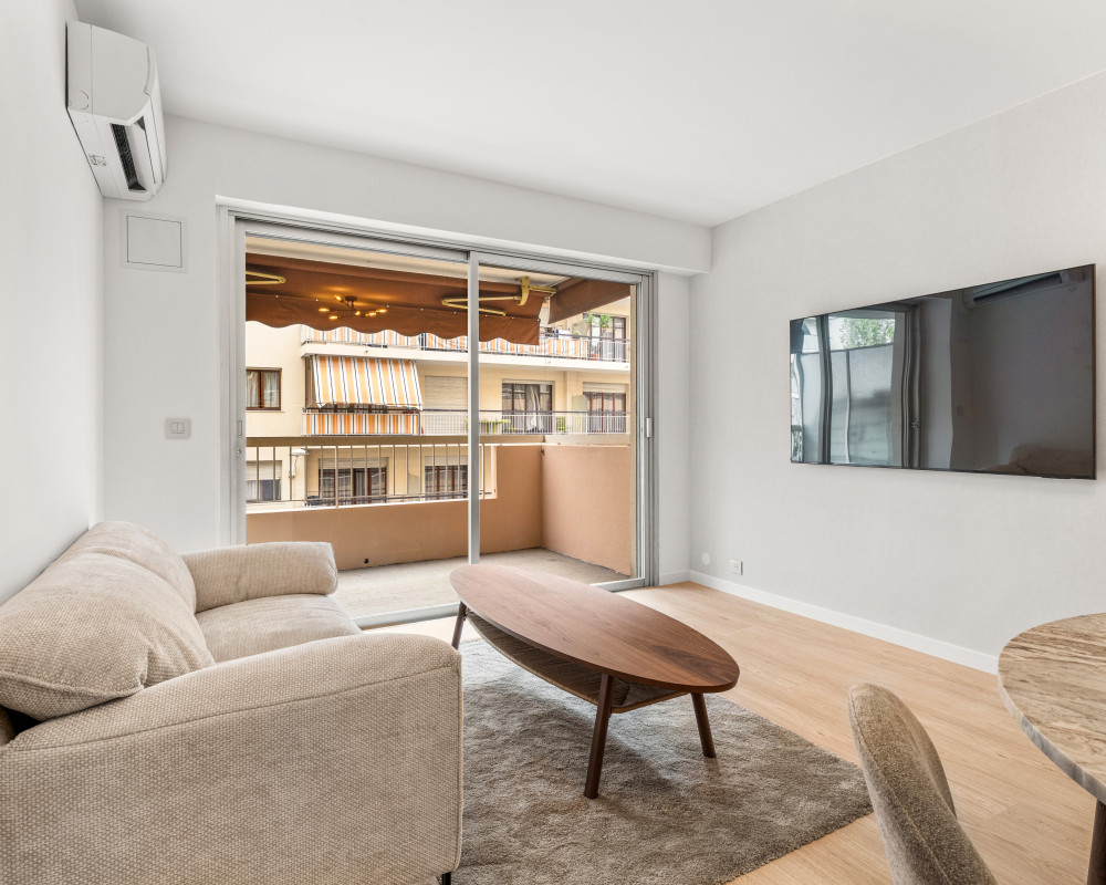 Nice - Le Port - Beau 3 piÃ¨ces de 60 mÂ² en Ã©tage entiÃ¨rement rÃ©novÃ© avec terrasses
