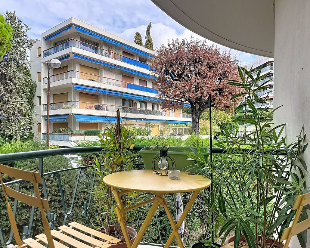 Appartement  - 2 pièces  - 62.08 m² -  364 000 € - À vendre 