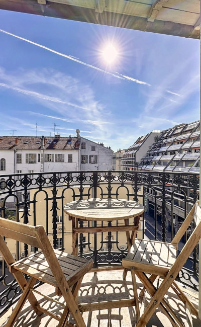 vente appartement lumineux 3P 82m2 carré d'or nice