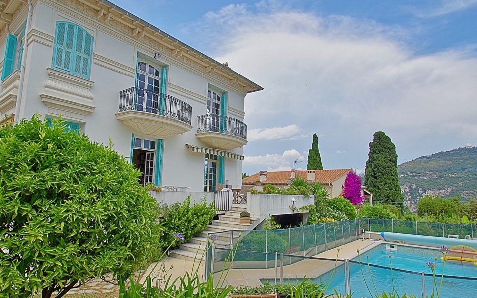 Private Mansion With Swimming Pool – Experiment the Charms of the 1920’s