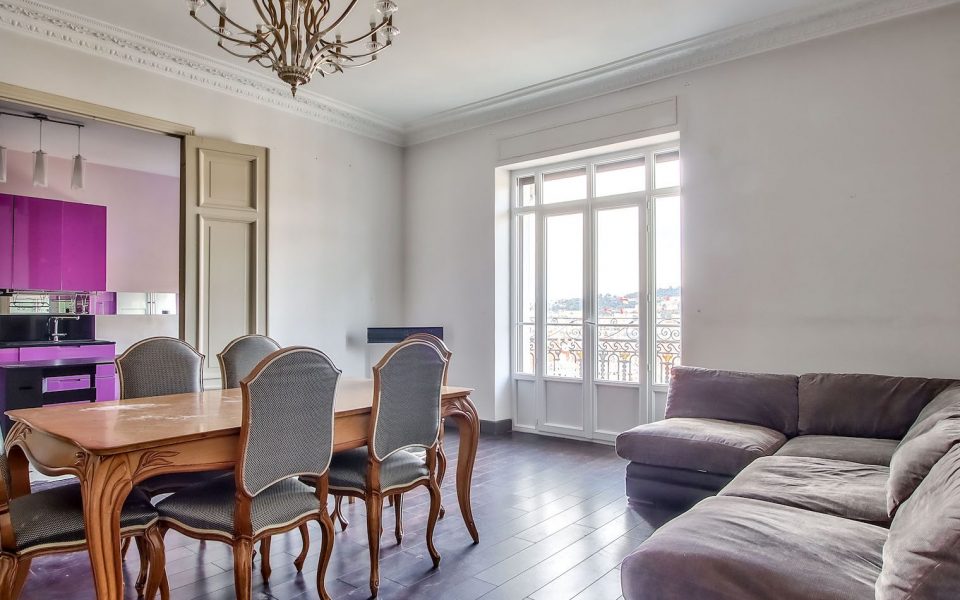 Nice – A Large 3 Bedrooms Apartment, All the Majesty of the Majestic, Plus the Sea View.