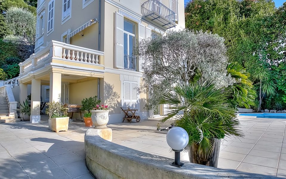 Prestigious mansion of 330 m2 in the heart of the city