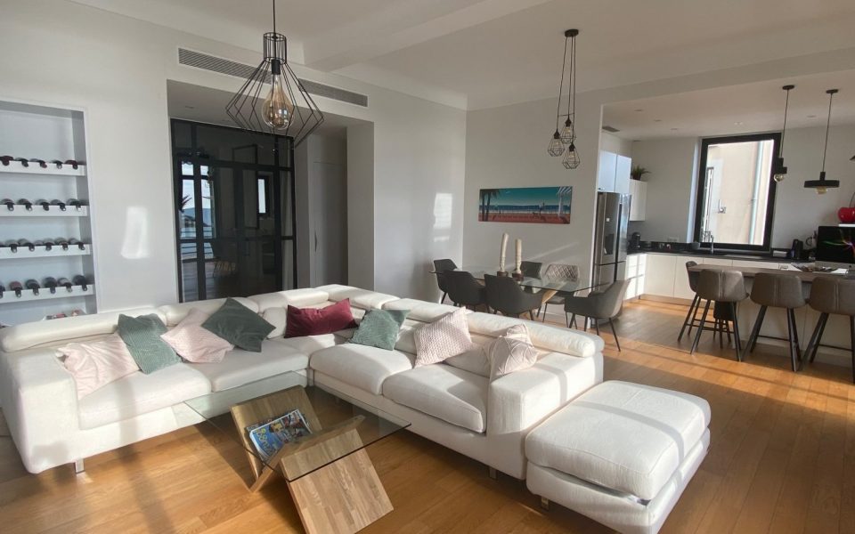 Nice Promenade des Anglais – Gorgeous 3 Bedrooms Apartment With Panoramic Sea View