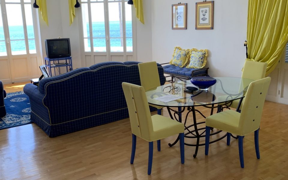 Juan les Pins – Beautiful 3 Bedrooms Apartment 95 sqm on the Seafront