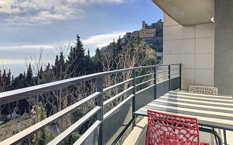 Eze – Pleasant renovated 2 room apartment with sea view terrace