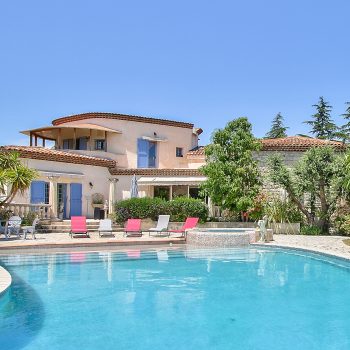 Peymeinade – Spacieuse Villa avec piscine à débordement