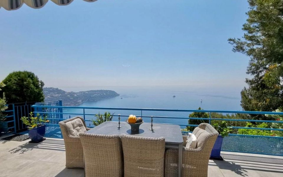 Renovated One Bedroom Flat with Exceptional Sea View at the Gates of Monaco