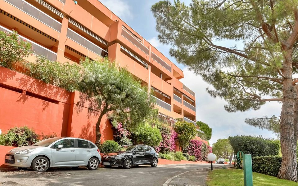 Nice Ouest – Fabron 2 pièces dans résidence avec piscine
