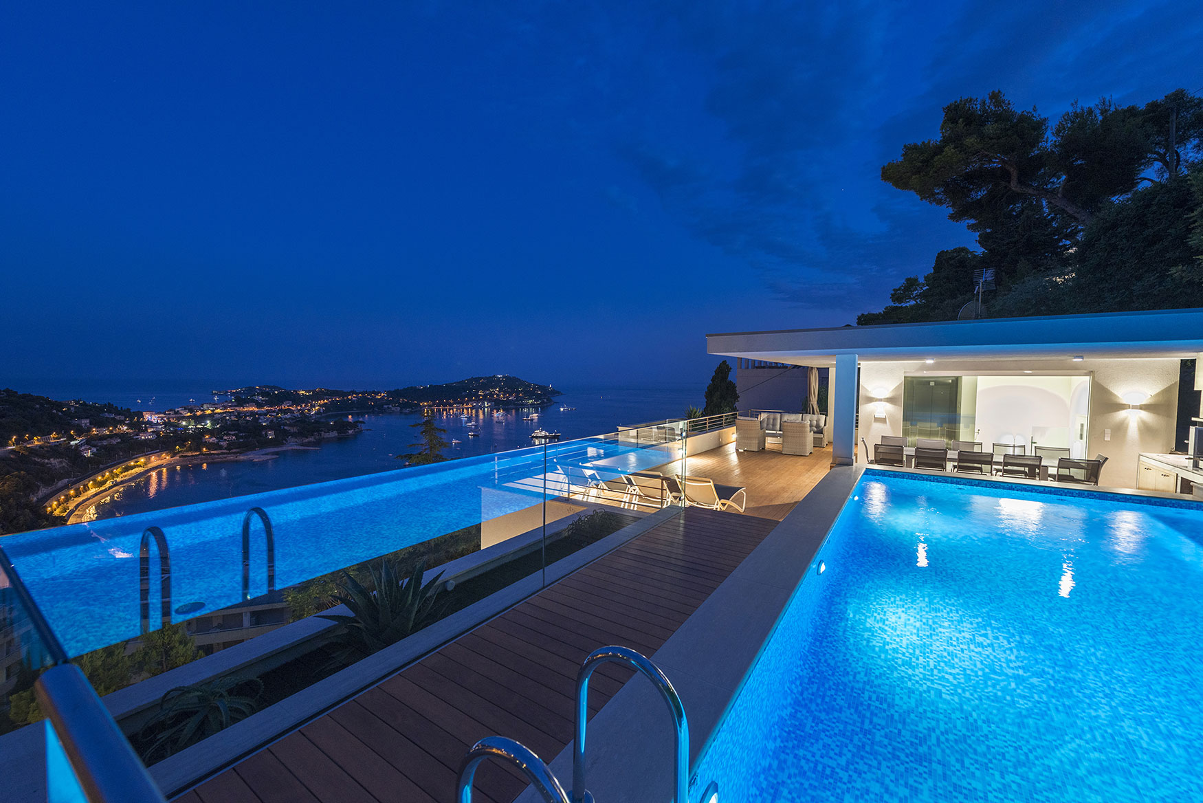 Villefranche Sur Mer – Superbe villa contemporaine avec vue mer