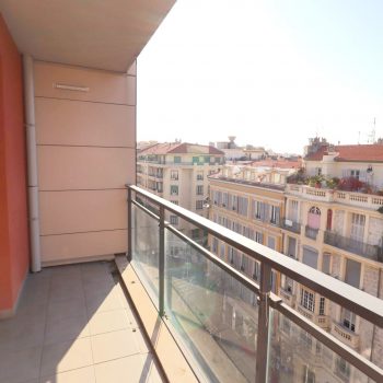 Nice Promenade – Lumineux appartement en 7ème étage avec balcon au sein d’une résidence neuve.