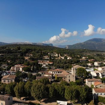 Le Rouret – Spacious 4 room apartment in a residence with provencal architecture