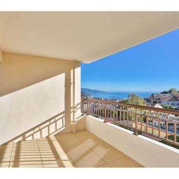 La Turbie – Magnifico appartamento di 4 stanze con belle terrazze con vista sul villaggio, il trofeo Auguste e il mare Mediterraneo.