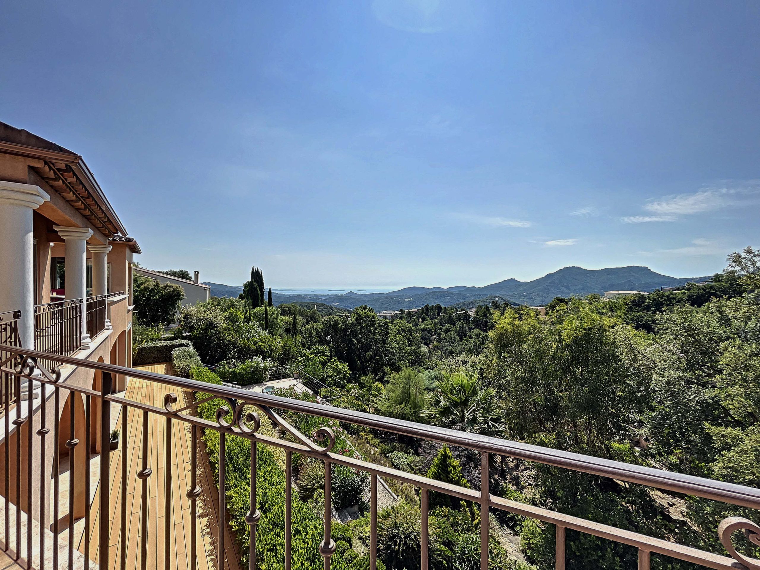 Les Adrets de l’Esterel – Villa d’architecte d’exception avec vue panoramique
