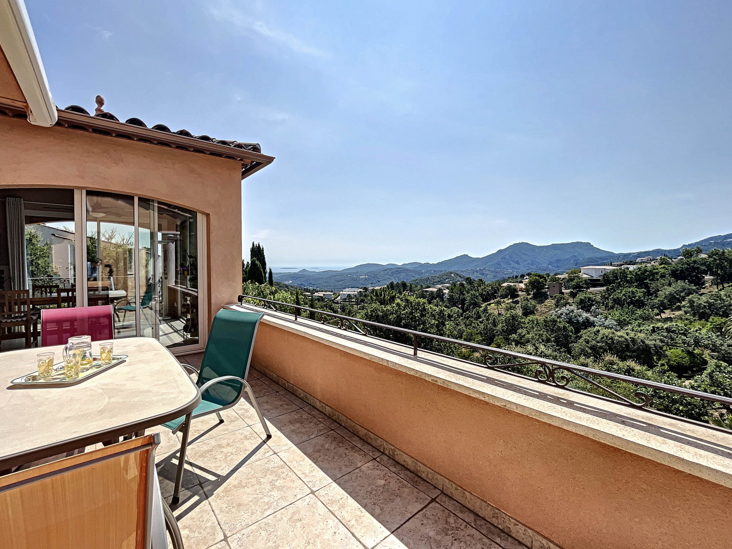 Les Adrets de l’Esterel – Villa d’architecte d’exception avec vue panoramique