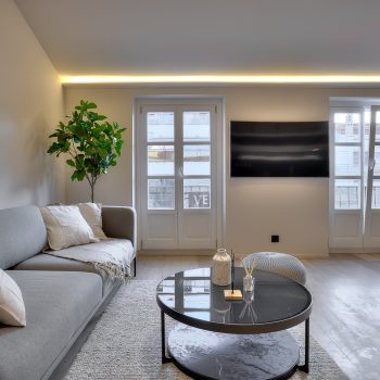 Nice – Coulée Verte – 2/3 bedroom renovated apartement with balcony facing South