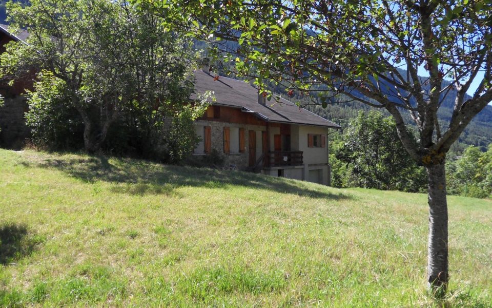 Colmars les Alpes – House 7 Bedrooms 250 sqm with Land 8600 sqm and Outbuildings. : photo 2