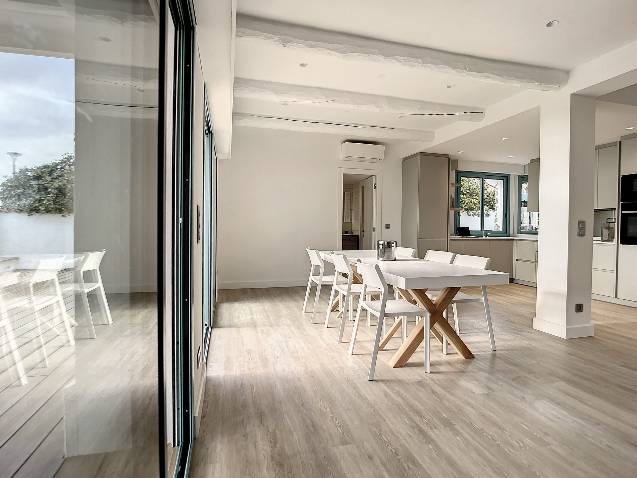 Villeneuve Loubet – Magnifique villa les pieds dans l’eau