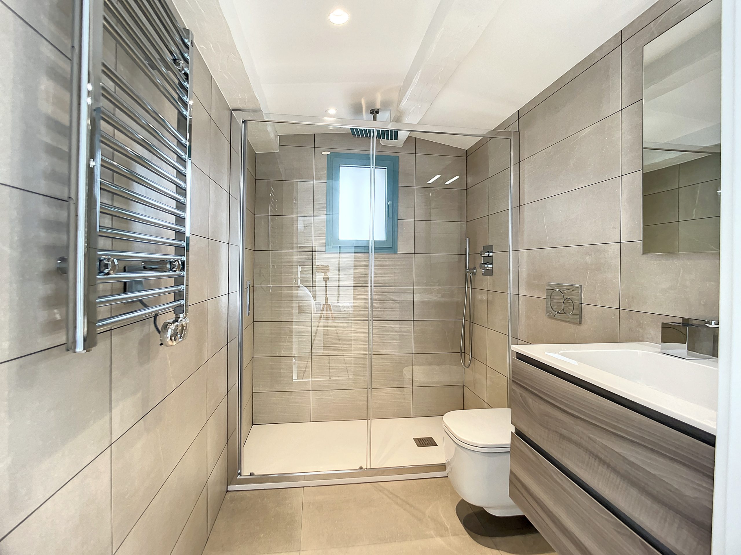 Villeneuve Loubet – Magnifique villa les pieds dans l’eau
