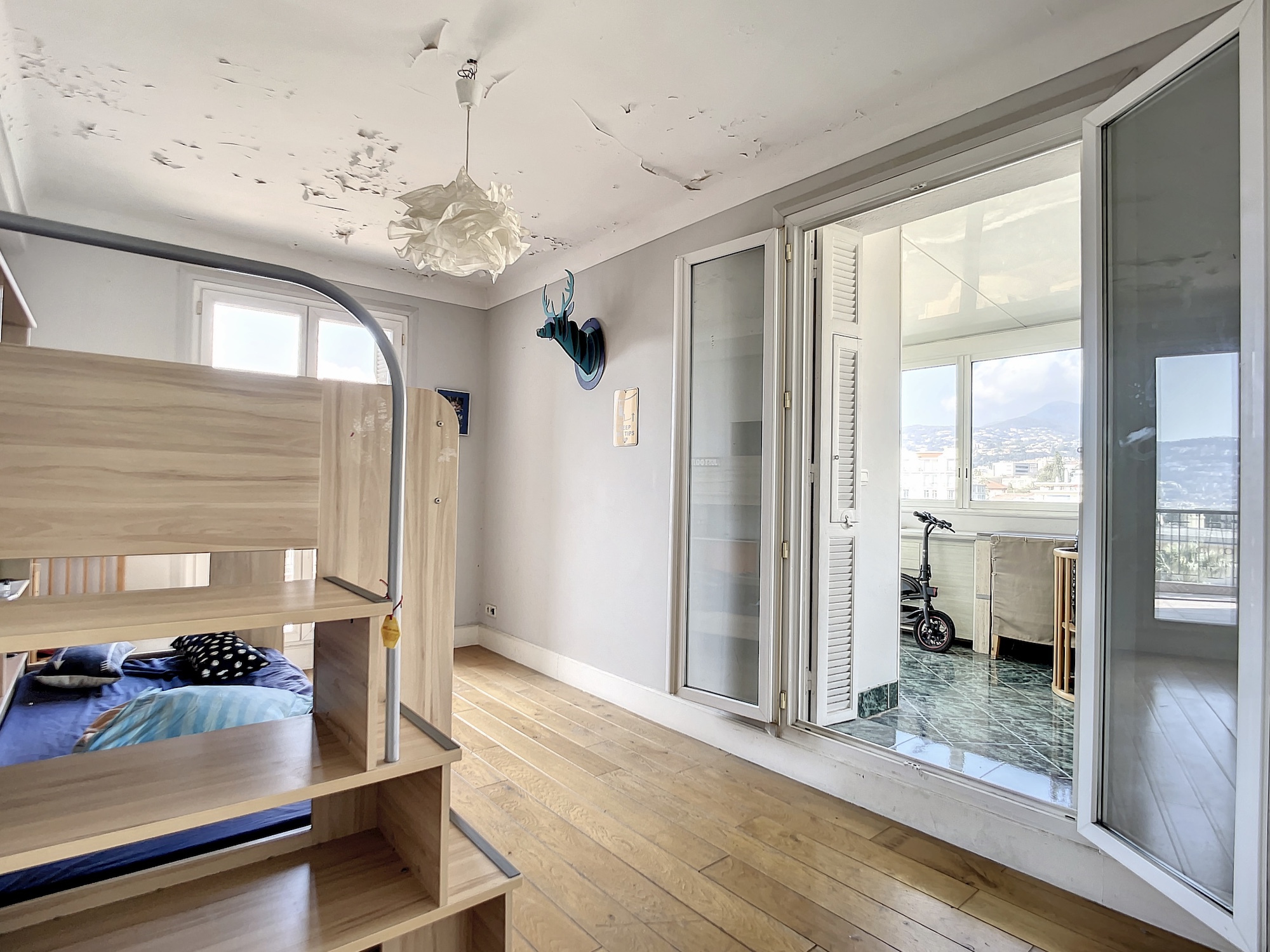 Coeur Cimiez – Atypique 3 pièces en dernier étage avec terrasse et vue panoramique mer et ville
