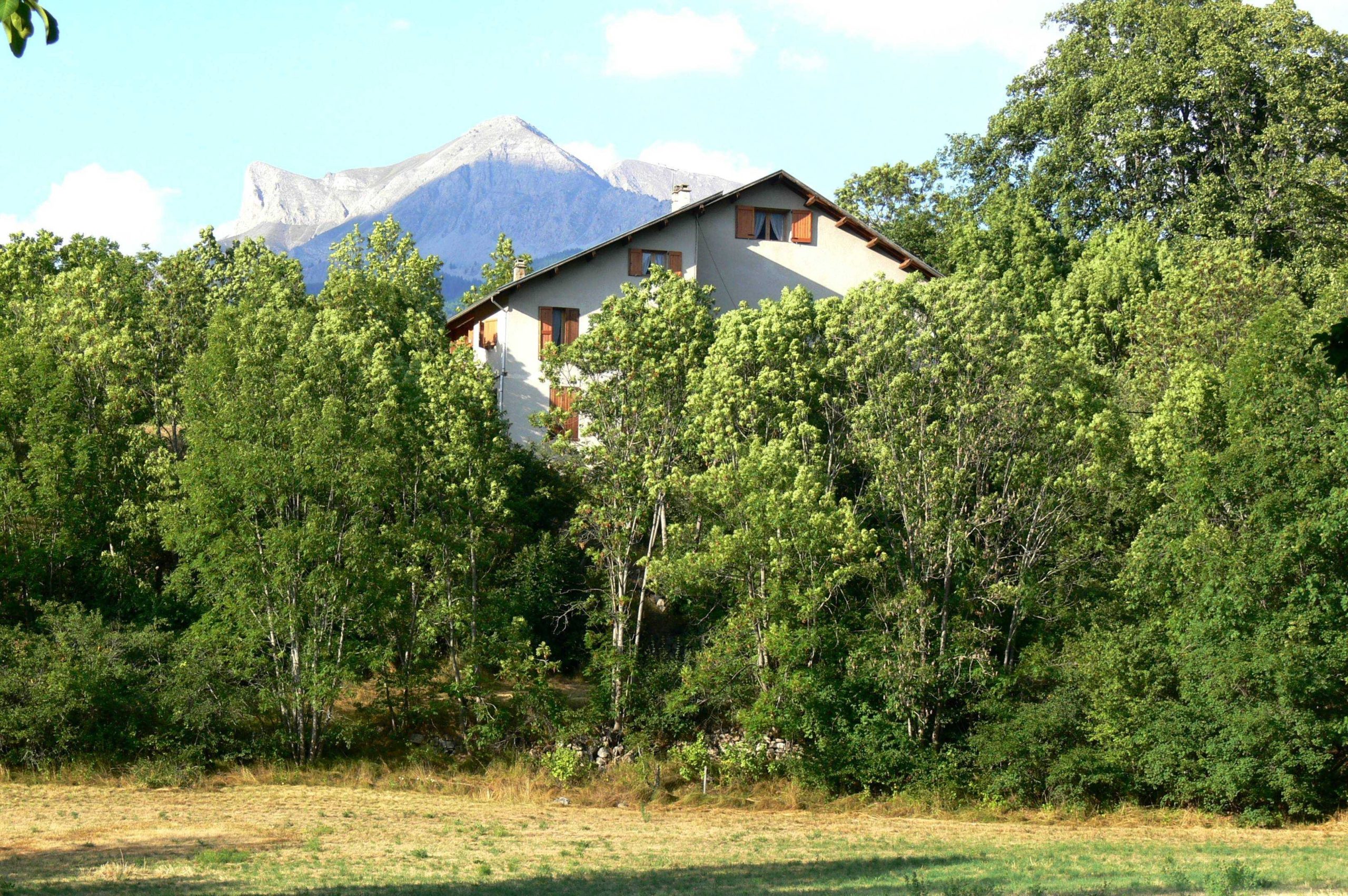 Colmars les Alpes – Maison 8 Pièces 250 m² avec terrain 8600 m2 et dépendances.