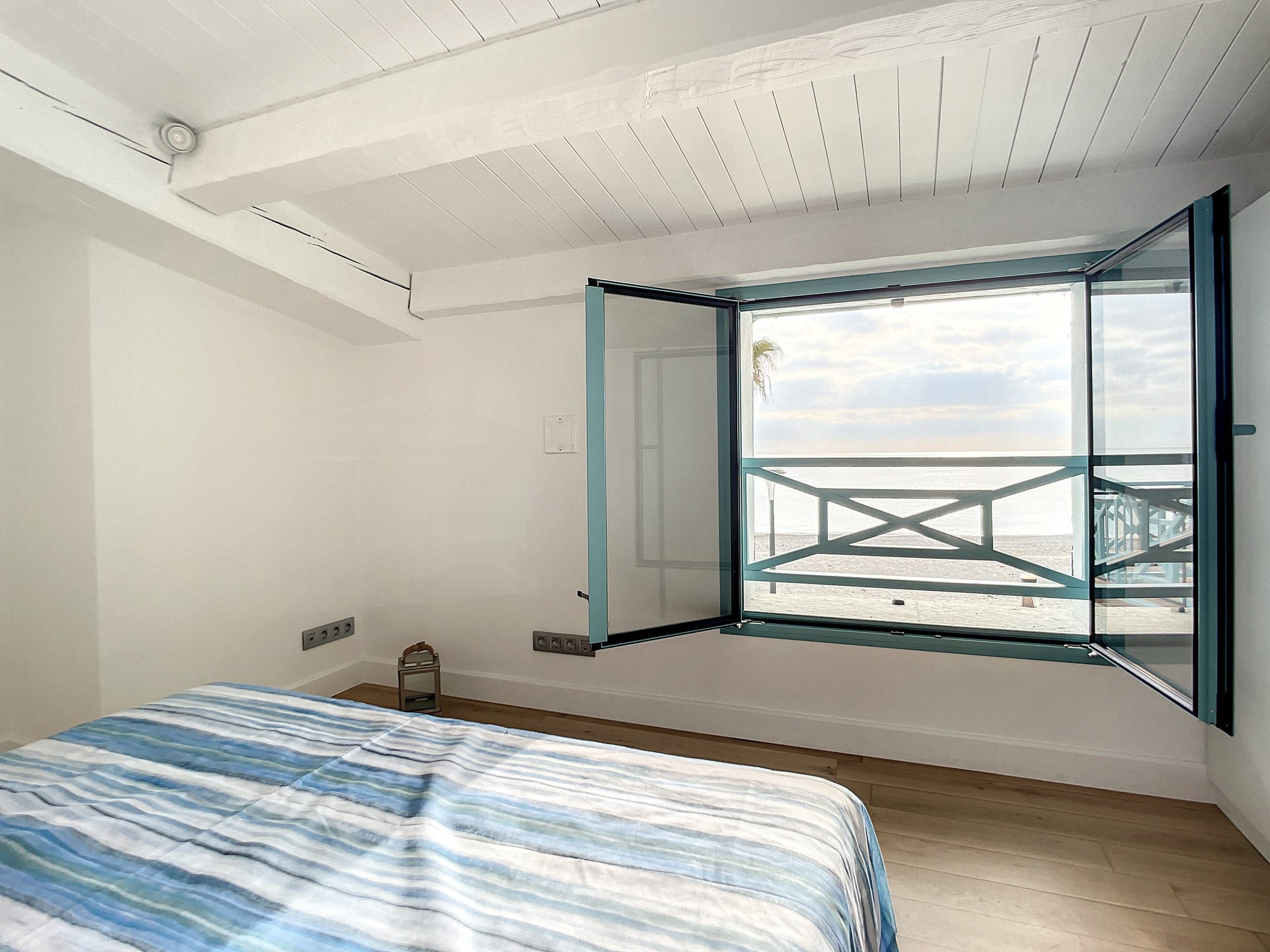 Villeneuve Loubet – Magnifique villa les pieds dans l’eau