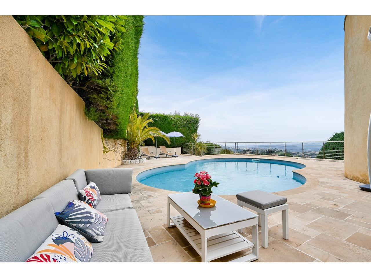 Nice Collines Aspremont – Magnifique Maison de 200m2 avec piscine et vue mer panoramique