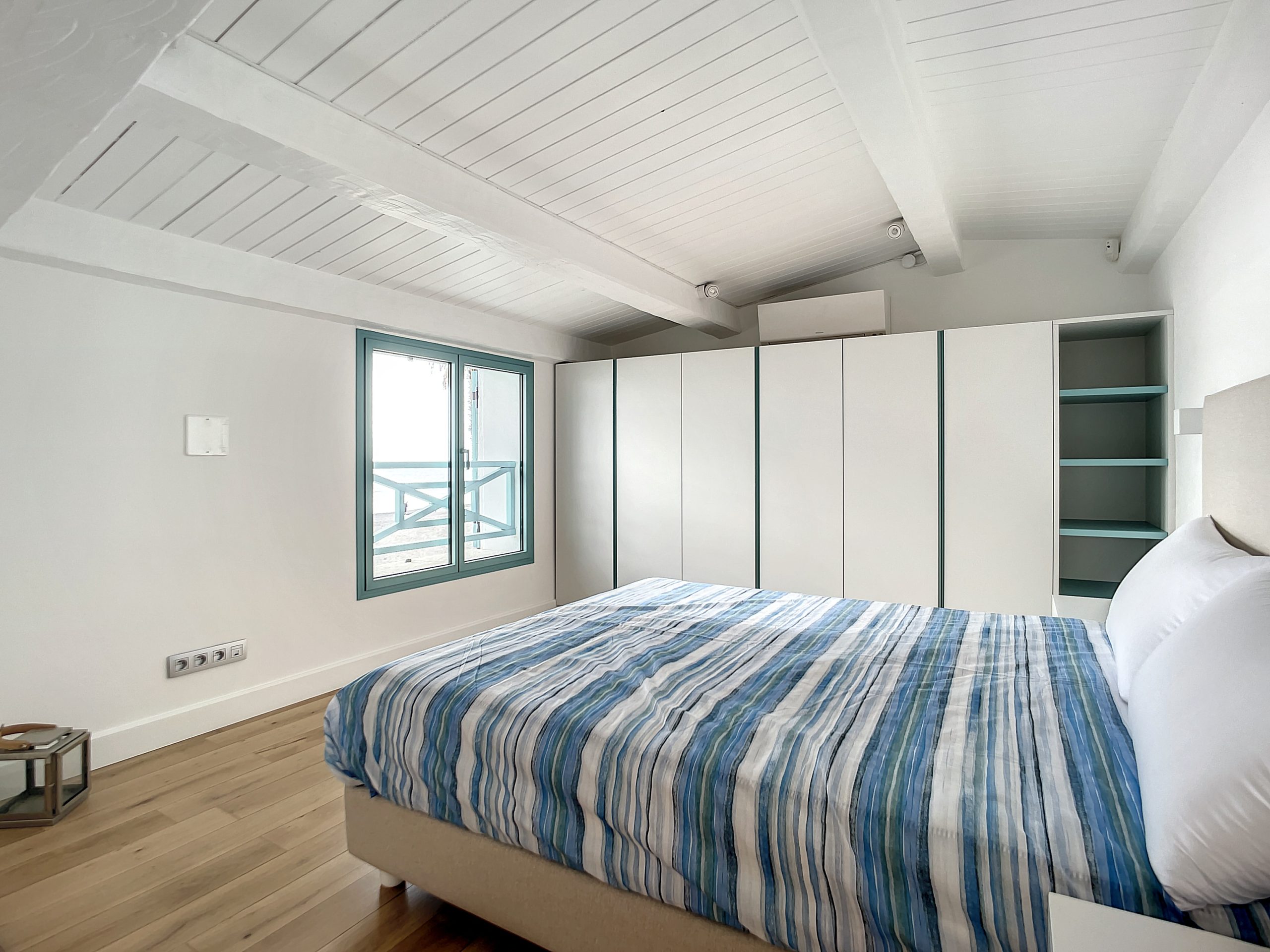 Villeneuve Loubet – Magnifique villa les pieds dans l’eau