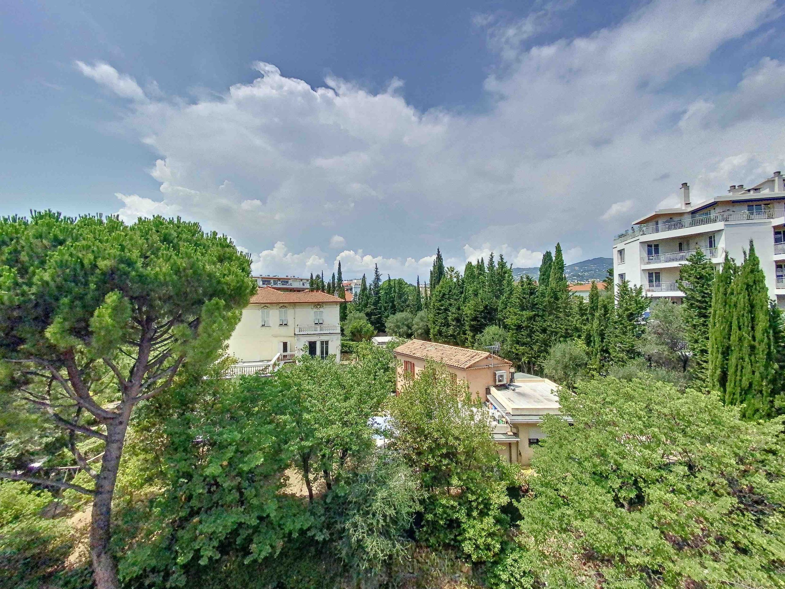 Nice Cimiez – Minoso e tranquillo appartamento passante in una bella residenza del Monastère con parco