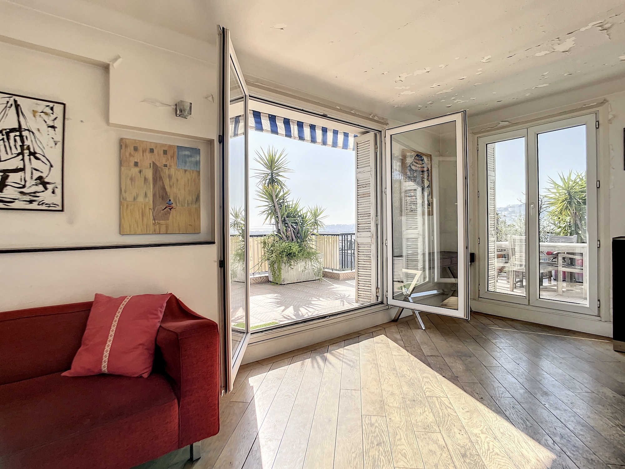 Coeur Cimiez – Atypique 3 pièces en dernier étage avec terrasse et vue panoramique mer et ville