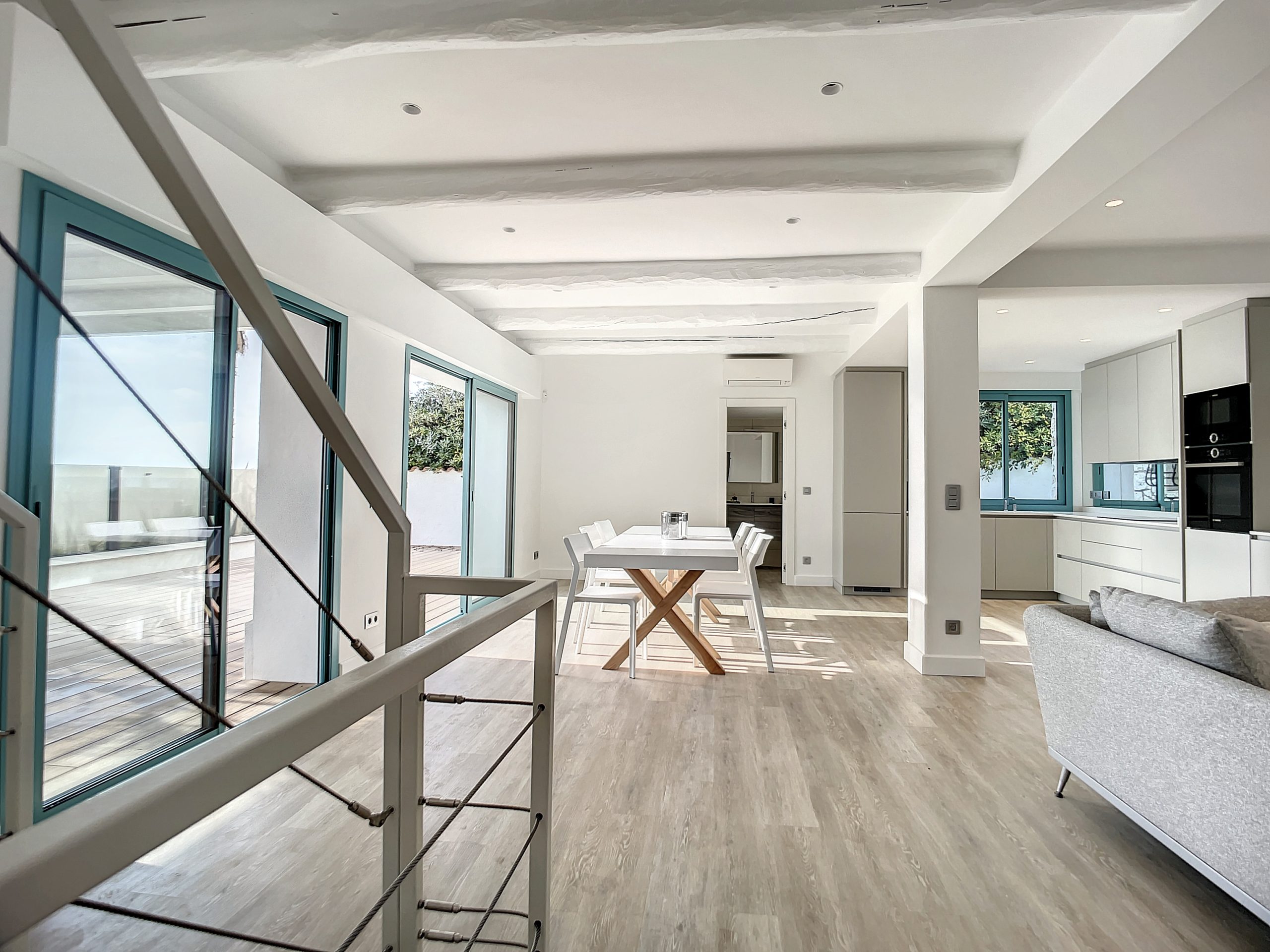 Villeneuve Loubet – Magnifique villa les pieds dans l’eau