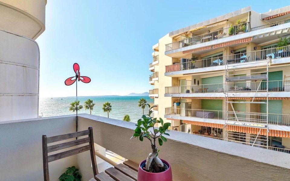 Antibes Juan Front de Mer – Appartement 3 pièces terrasse vue mer