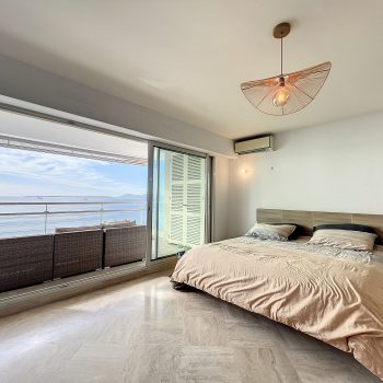 Juan-Les-Pins Front de Mer –  Appartement 5 pièces avec terrasse avec vue mer