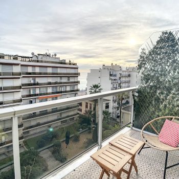 Nice  – Proximité Promenade des Anglais – Studio en dernier étage avec terrasse