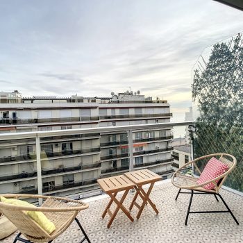 Nice  – Proximité Promenade des Anglais – Studio en dernier étage avec terrasse