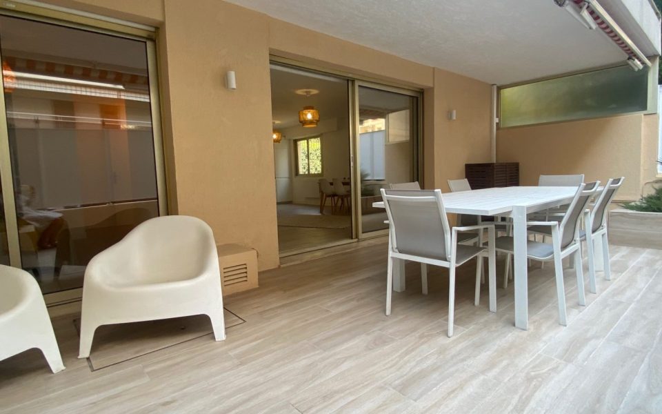 Cannes – Near Croisette Beautiful Renovated 2 Bedroom Apartment 75 sqm