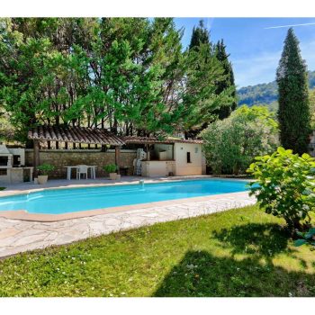 Saint Martin du Var –  Eccezionale ! Una casa di paese con giardino e piscina