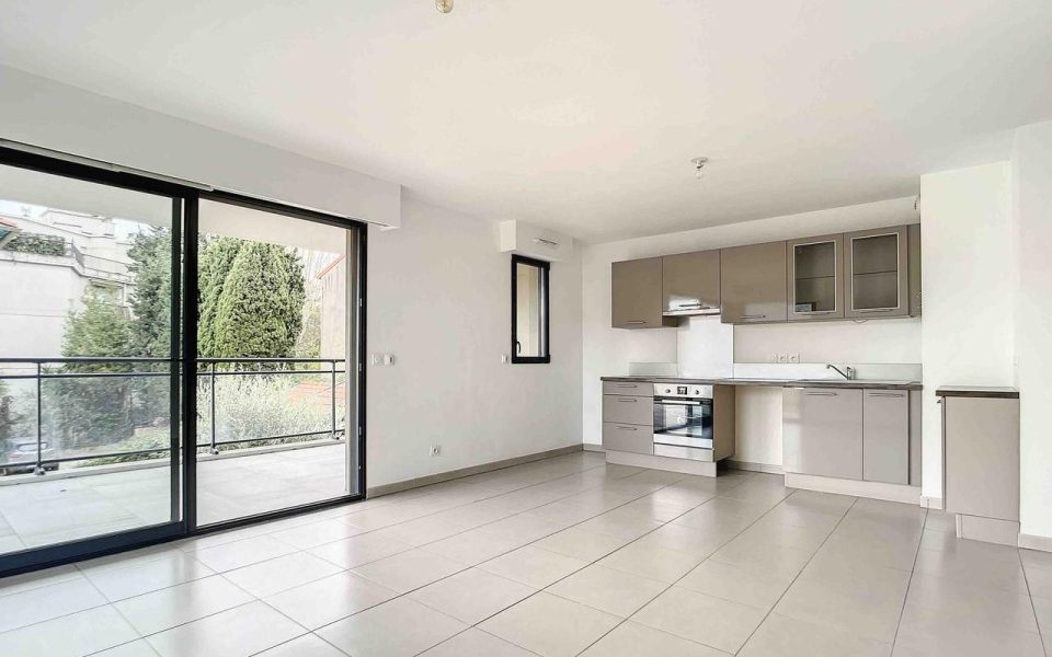 Lovely 2 Bedroom Apartment in a Residence with Swimming Pool.