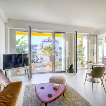 NICE LE PORT – Superb 2 Bedroom 72 sqm Apartment With Sea View and Terrace