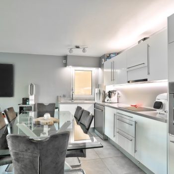 Nice Fabron – Beautiful Renovated One Bedroom Apartment with Terrace and Garage