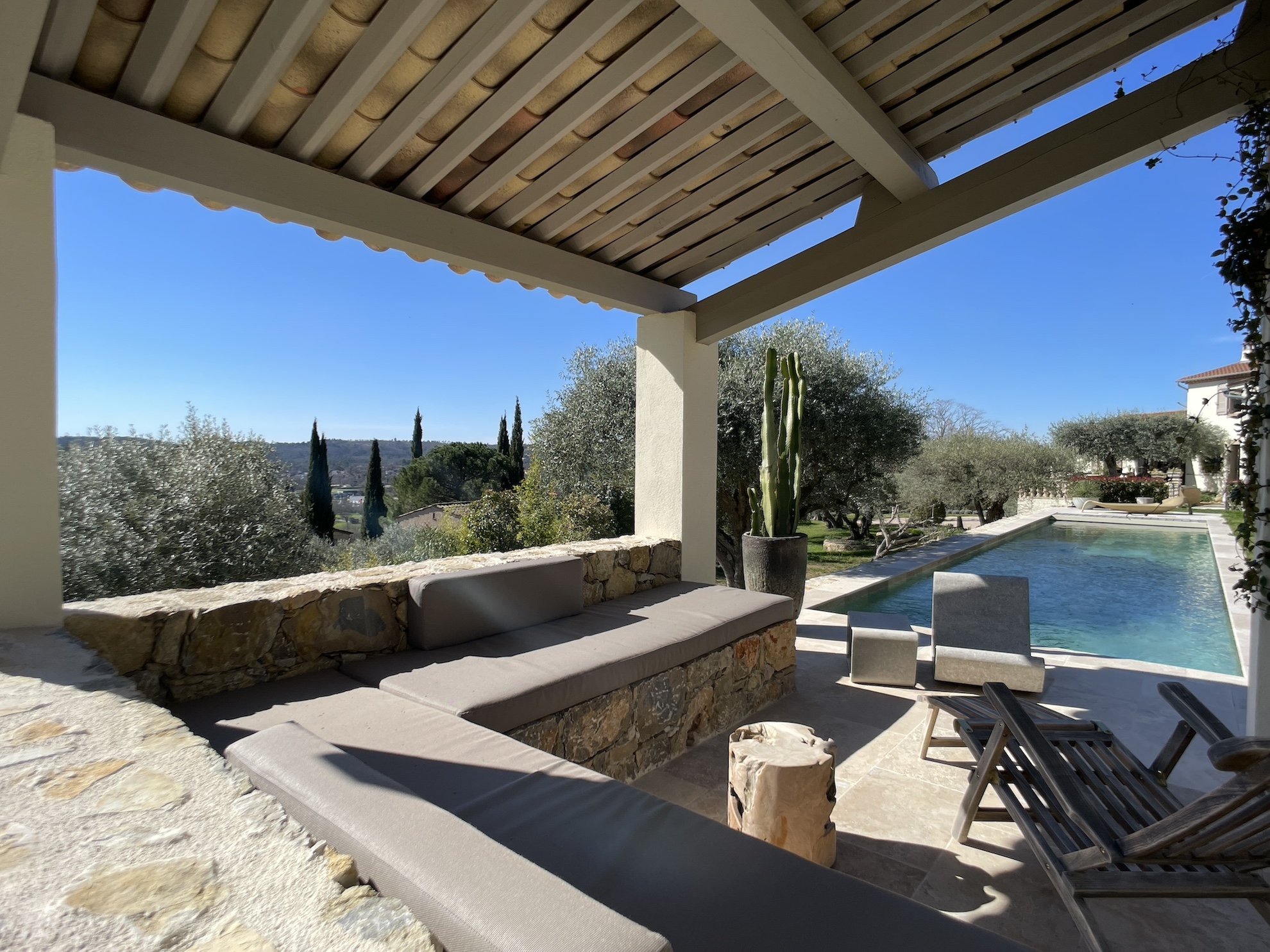 Magnificent fully renovated 290 m2 property with panoramic views – Charming South of France