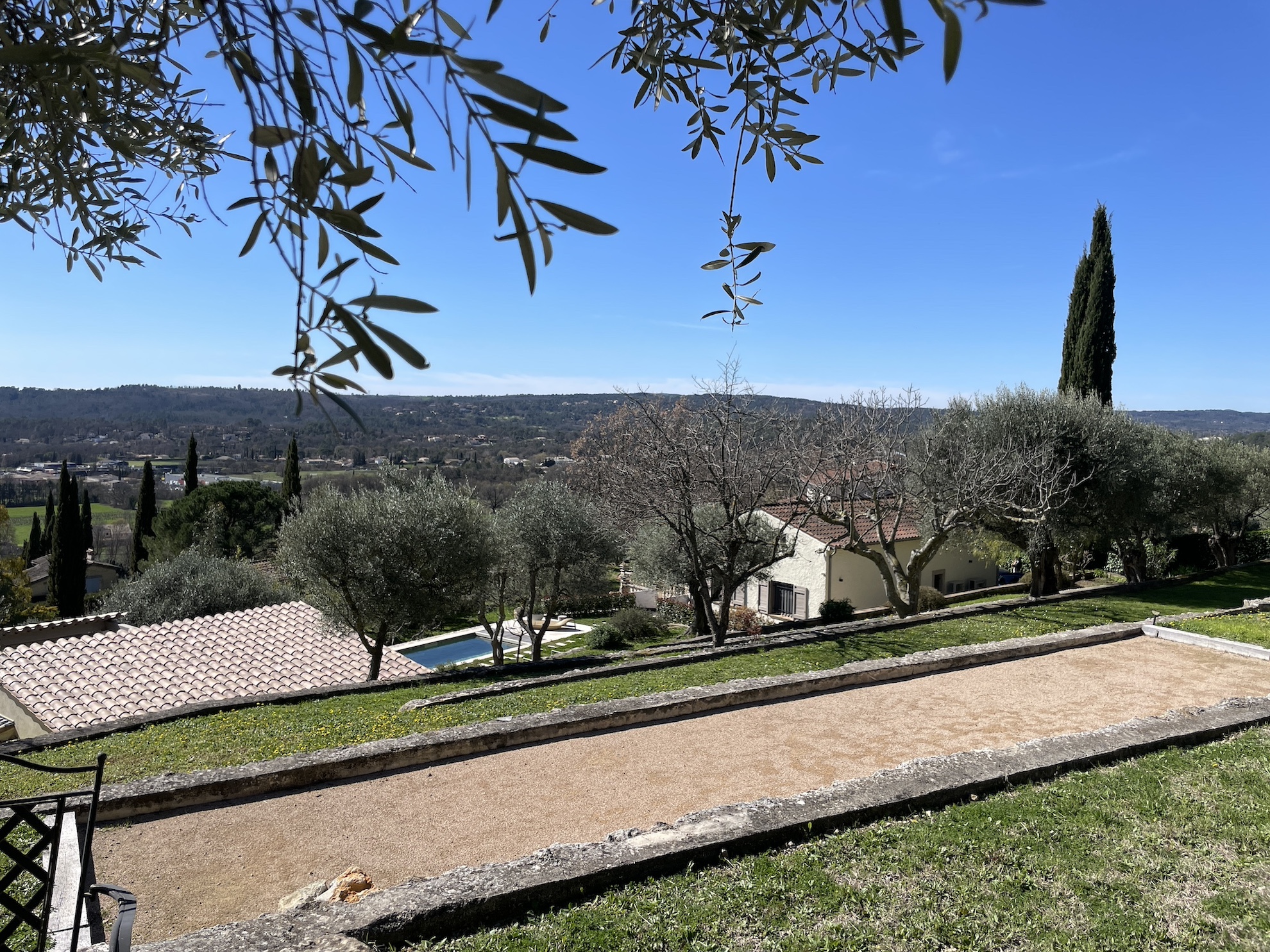 Magnifique Propriété entièrement rénovée de 290 m2 avec Vue Panoramique – Charme du Sud de la France