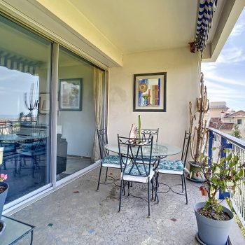 Nice Coeur Cimiez – Agréable 3 Pièces en étage élevé avec terrasse vue mer et jardin