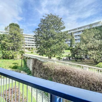 Nice Coeur Cimiez – Piacevole trilocale su un piano alto con terrazza, vista mare e giardino