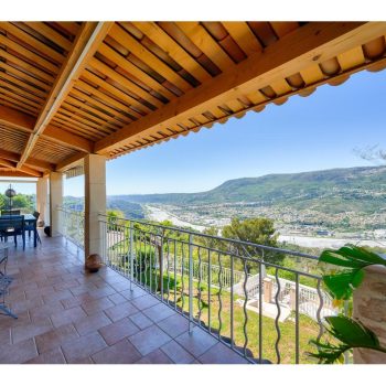 Collines niçoises – Castagniers – Villa 6 Pièces 180 m² avec vue panoramique