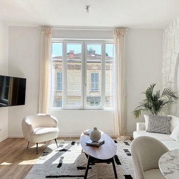 NICE – FABRON – Magnificent 2 room apartment of 54.49 sqm entirely renovated with a large outside area